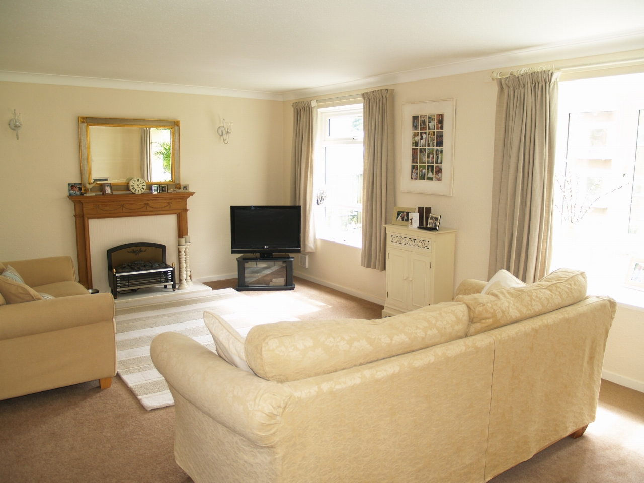 2 bedroom ground floor apartment SSTC in Solihull - photograph 2.