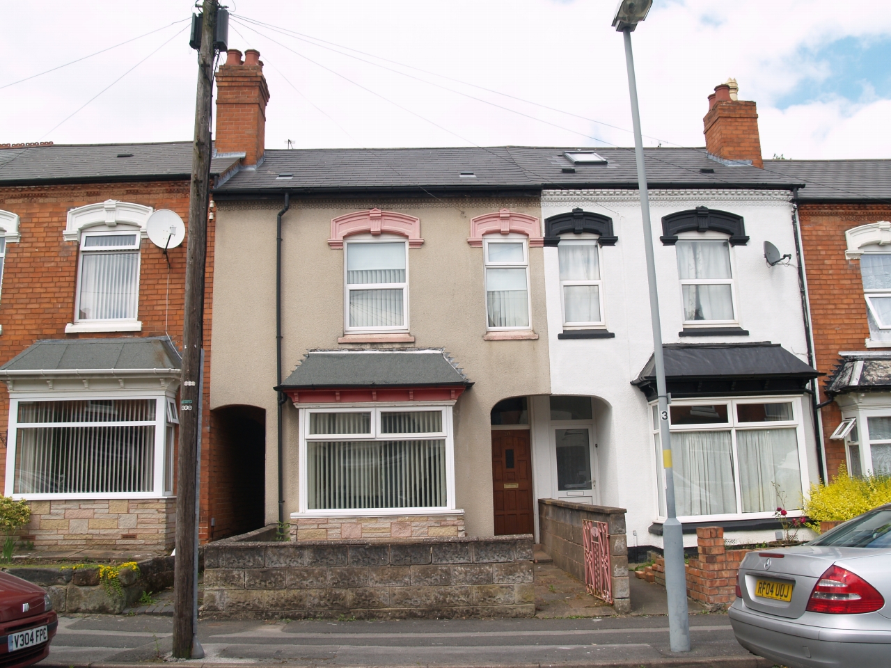 3 bedroom mid terraced house SSTC in Birmingham - photograph 1.