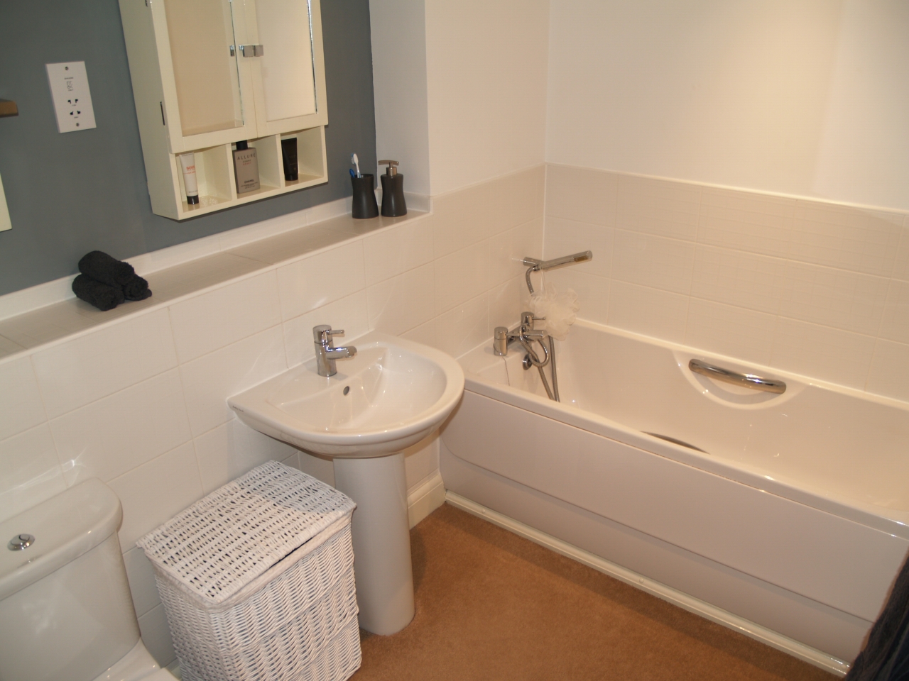 2 bedroom first floor apartment SSTC in Solihull - photograph 8.