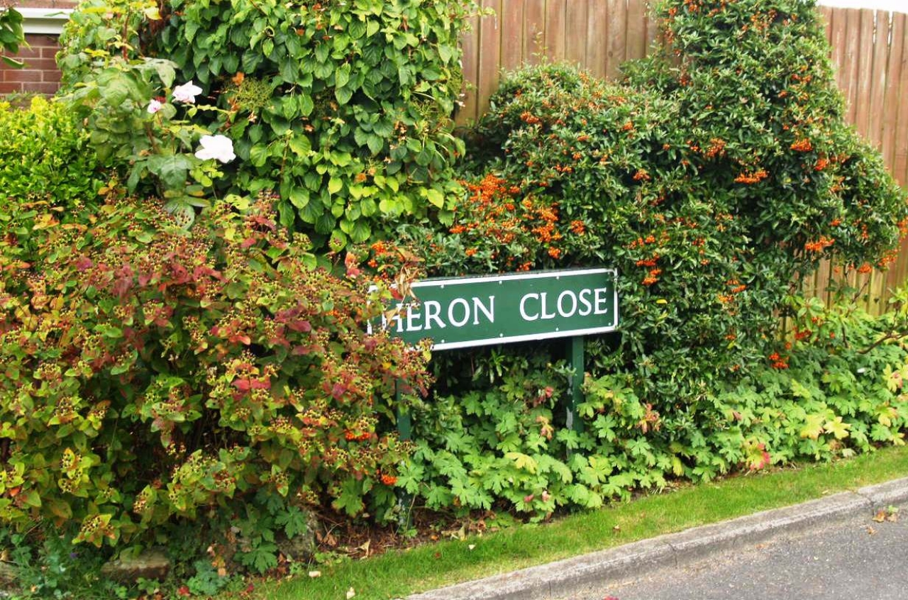 3 bedroom mid terraced house SSTC in Solihull - photograph 12.