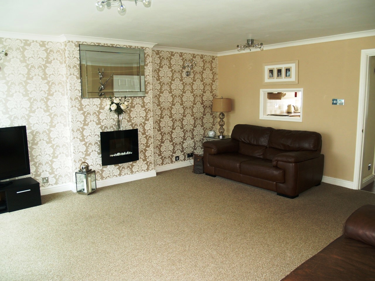 3 bedroom mid terraced house SSTC in Solihull - photograph 3.