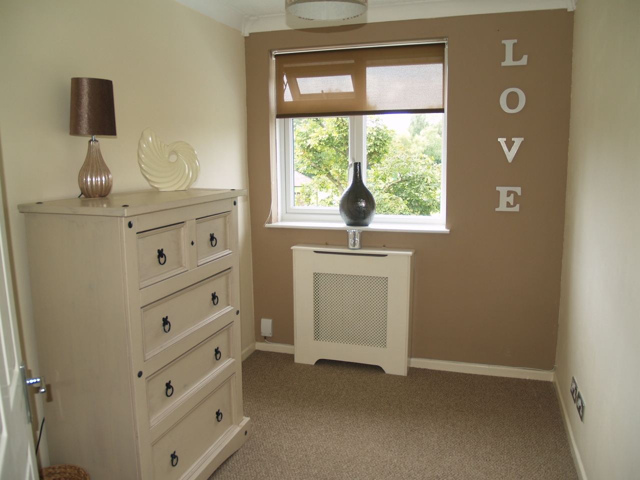 3 bedroom mid terraced house SSTC in Solihull - photograph 10.