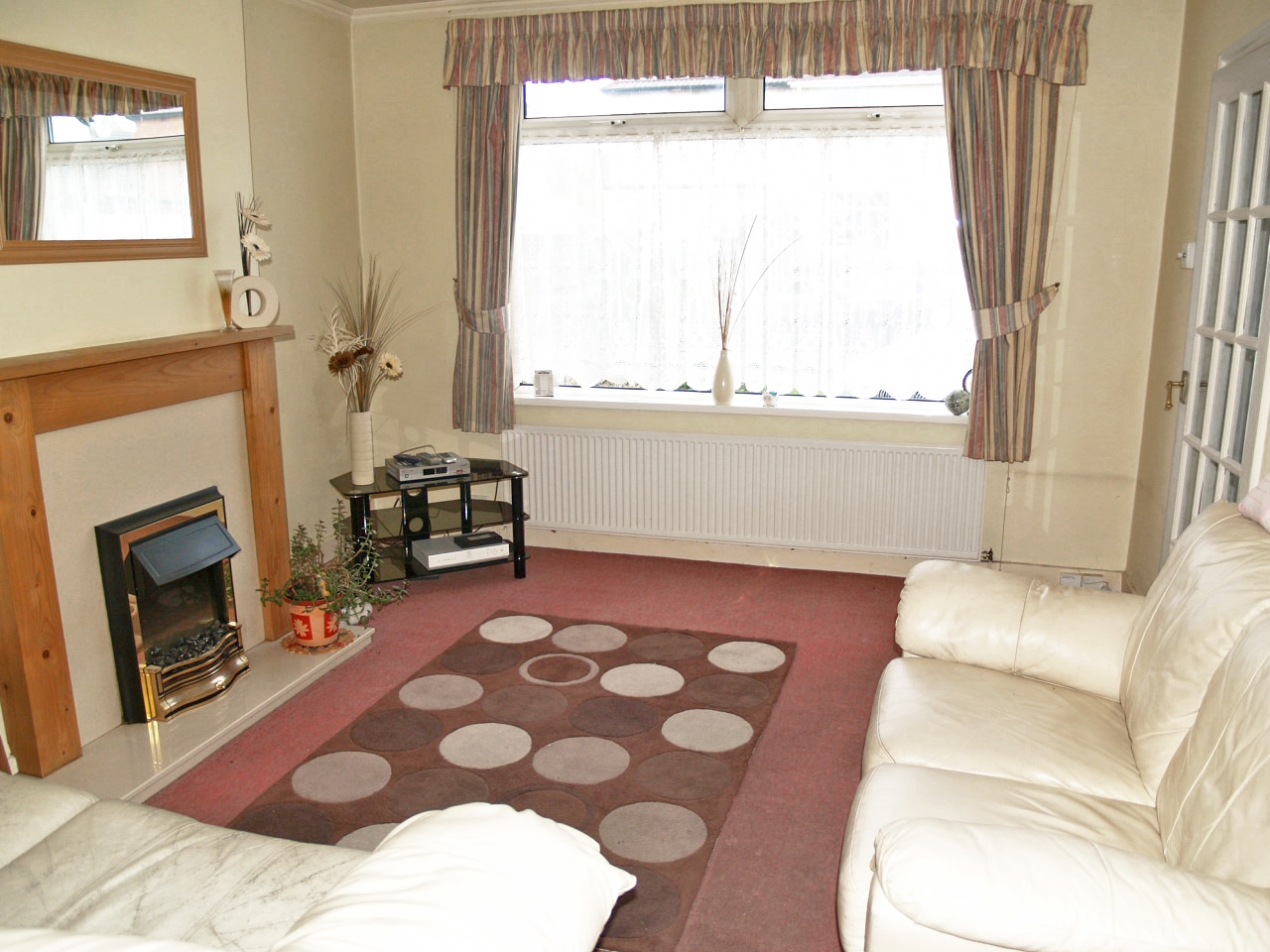 3 bedroom semi detached house SSTC in Solihull - photograph 3.