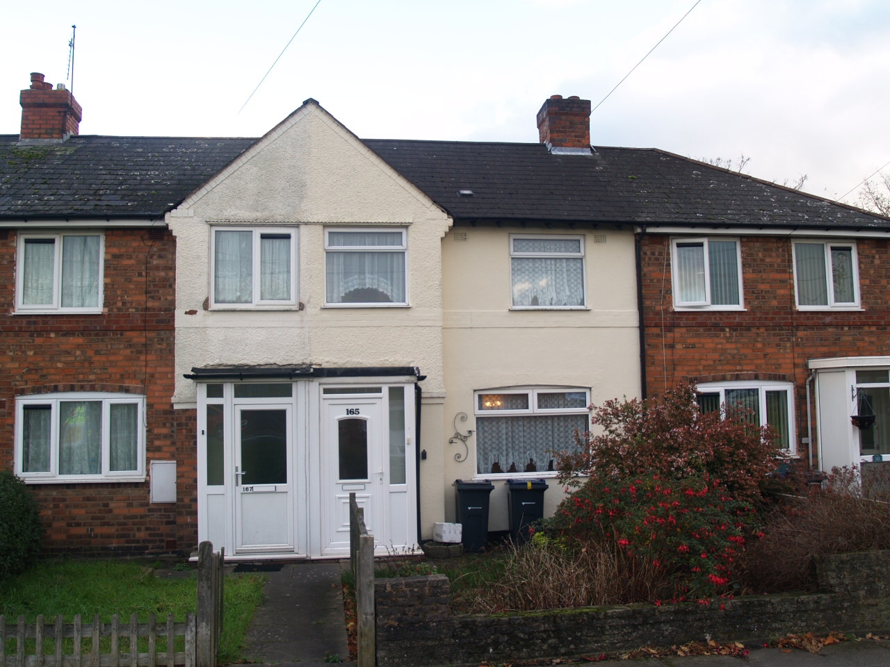 2 bedroom mid terraced house SSTC in Birmingham - photograph 1.