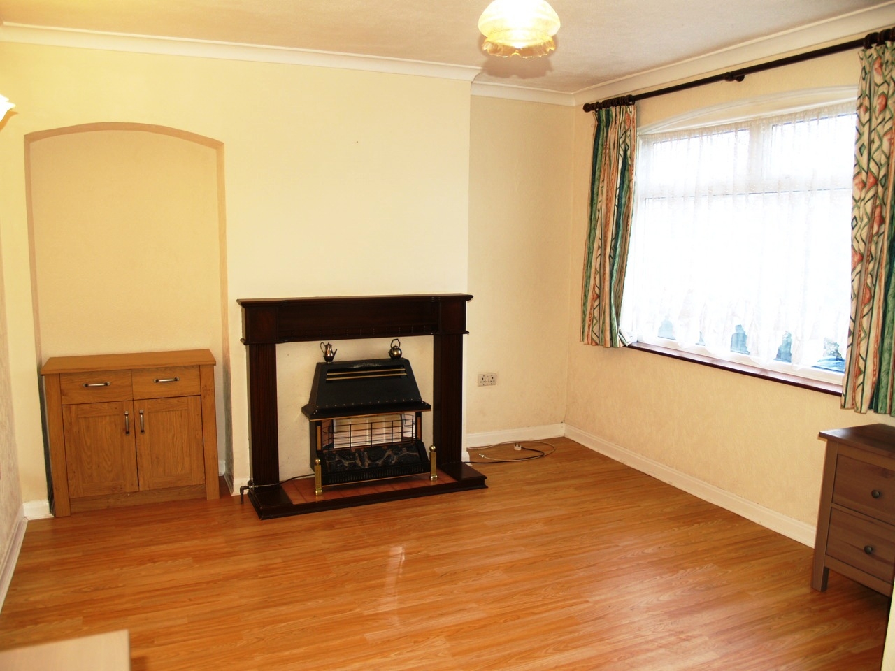 2 bedroom mid terraced house SSTC in Birmingham - photograph 2.