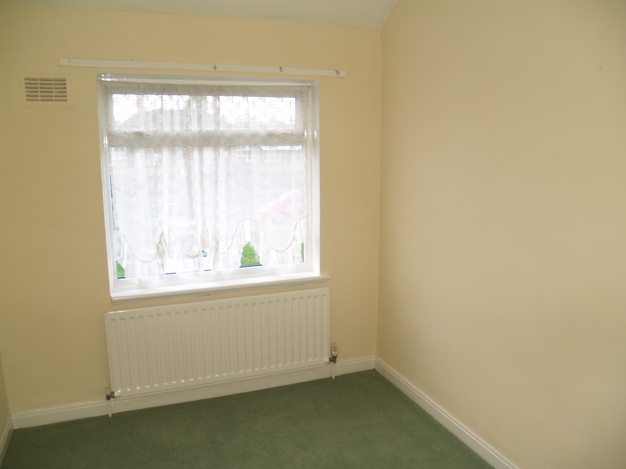 2 bedroom mid terraced house SSTC in Birmingham - photograph 7.