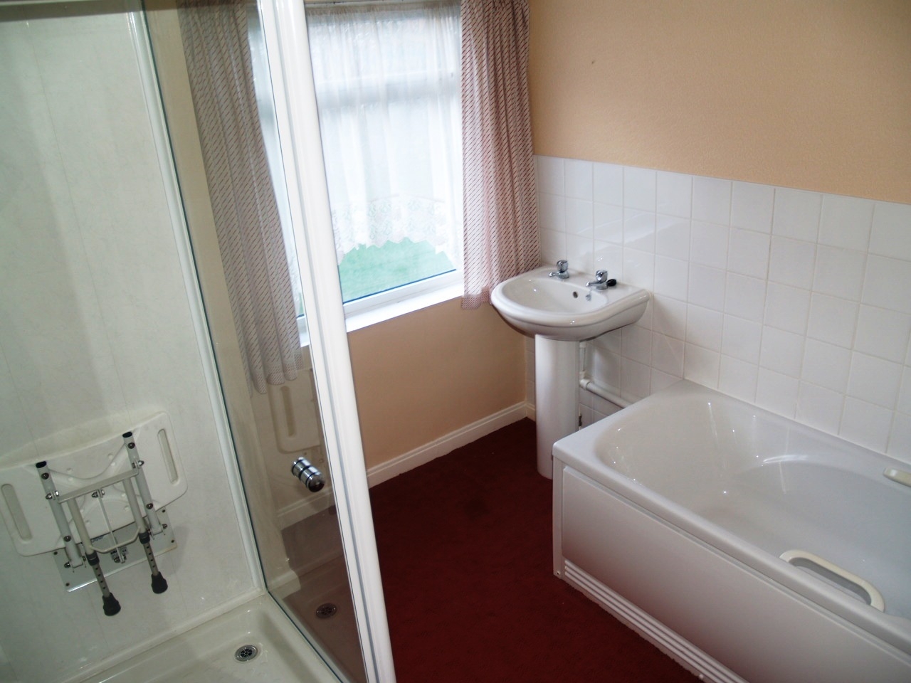 2 bedroom mid terraced house SSTC in Birmingham - photograph 8.