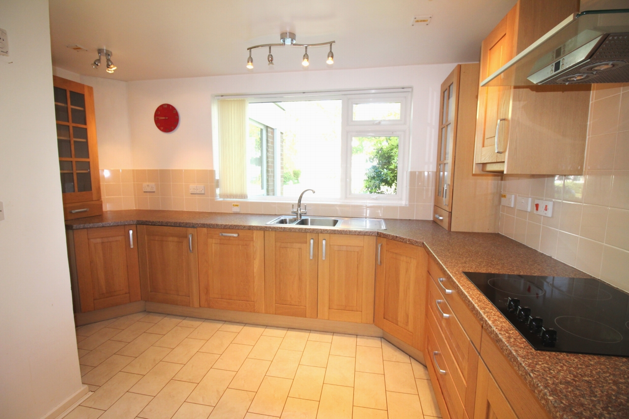 2 bedroom ground floor apartment SSTC in Solihull - photograph 3.