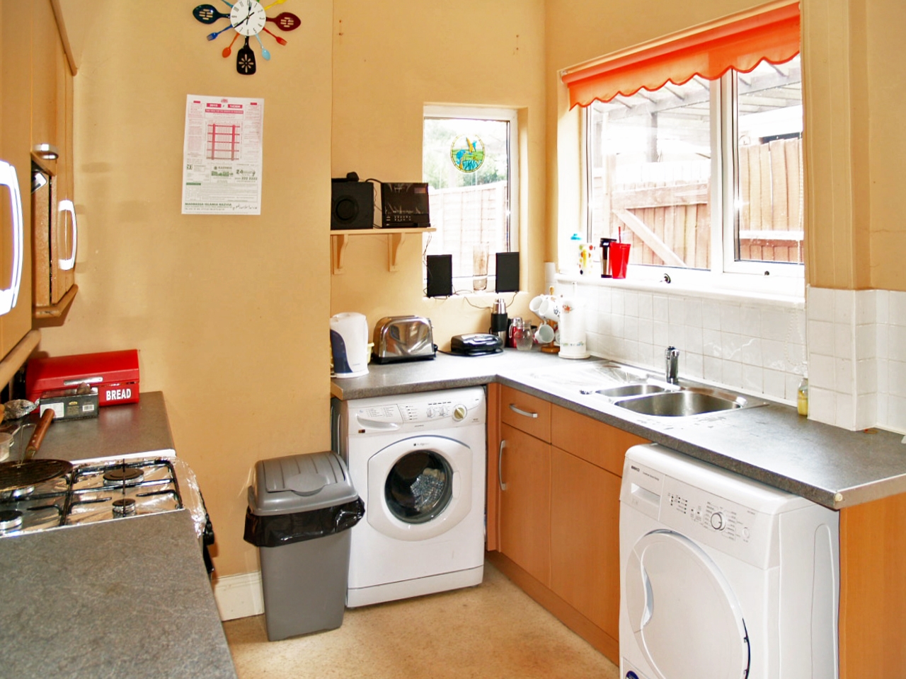 3 bedroom mid terraced house SSTC in Birmingham - photograph 4.