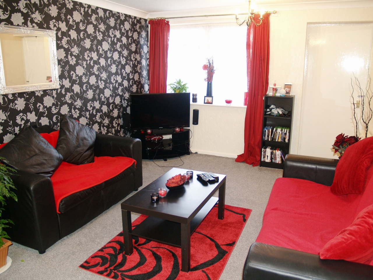 2 bedroom ground floor apartment SSTC in Solihull - photograph 3.