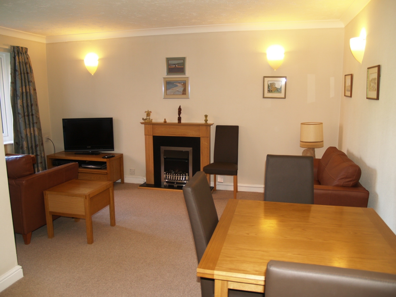 2 bedroom apartment SSTC in Solihull - photograph 2.