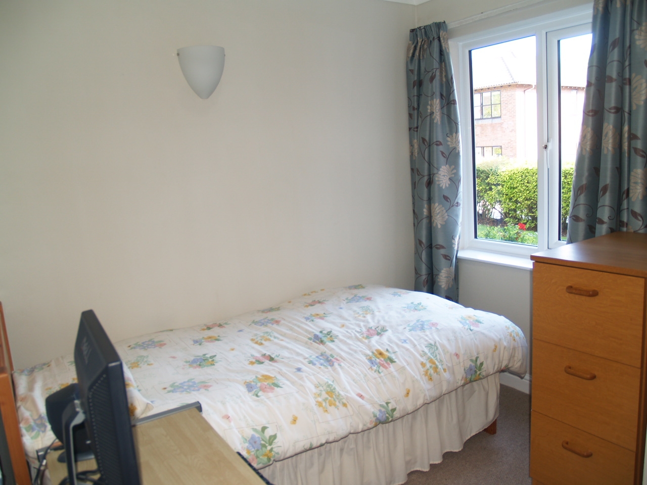 2 bedroom apartment SSTC in Solihull - photograph 9.