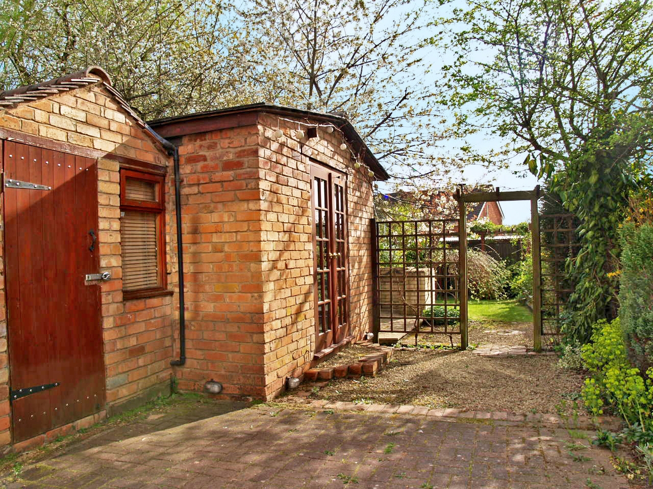 3 bedroom semi detached house SSTC in Solihull - photograph 9.