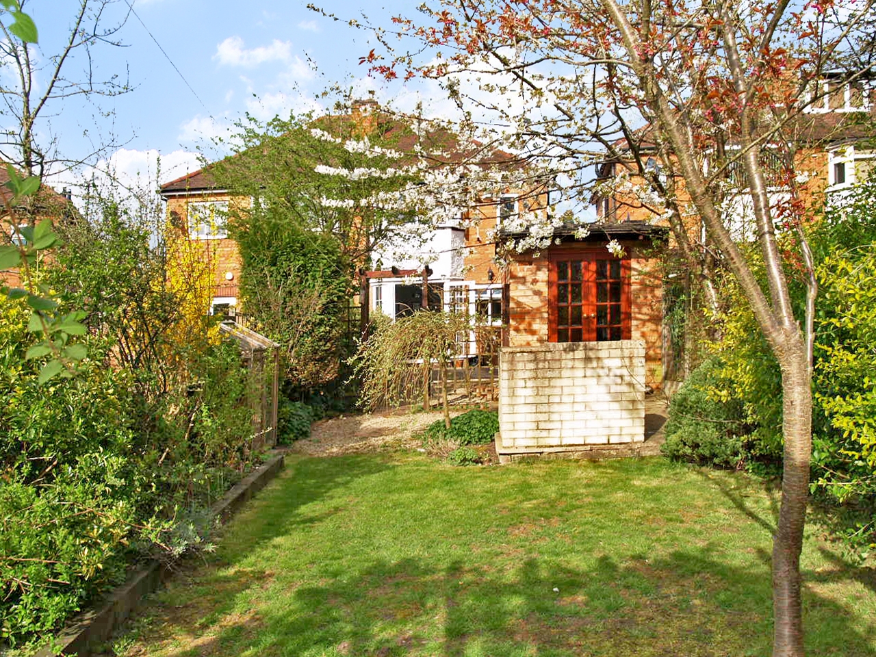 3 bedroom semi detached house SSTC in Solihull - photograph 14.