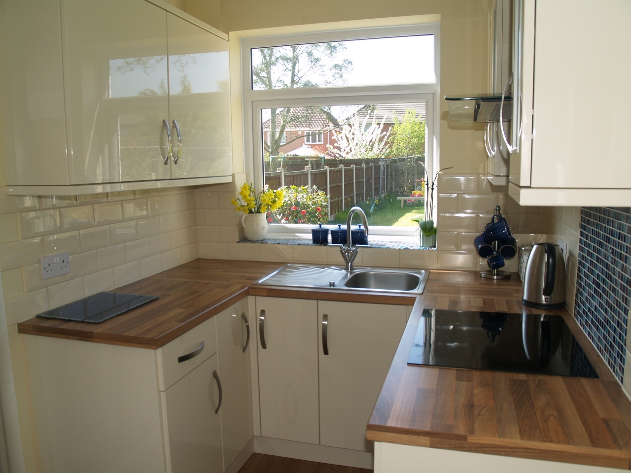 3 bedroom semi detached house SSTC in Solihull - photograph 6.