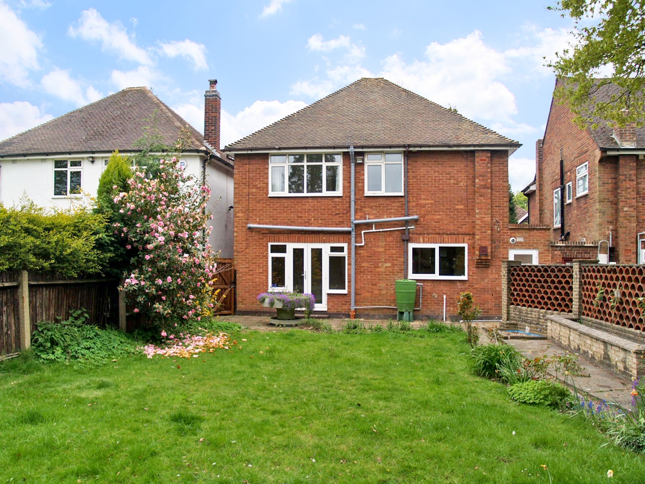 4 bedroom detached house SSTC in Solihull - photograph 15.