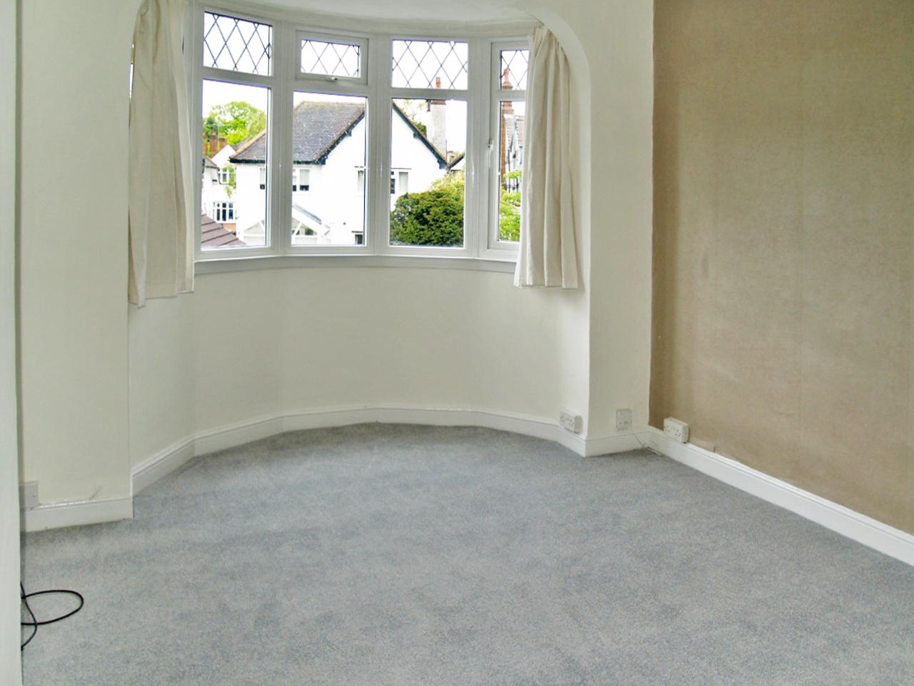 3 bedroom semi detached house SSTC in Solihull - photograph 8.