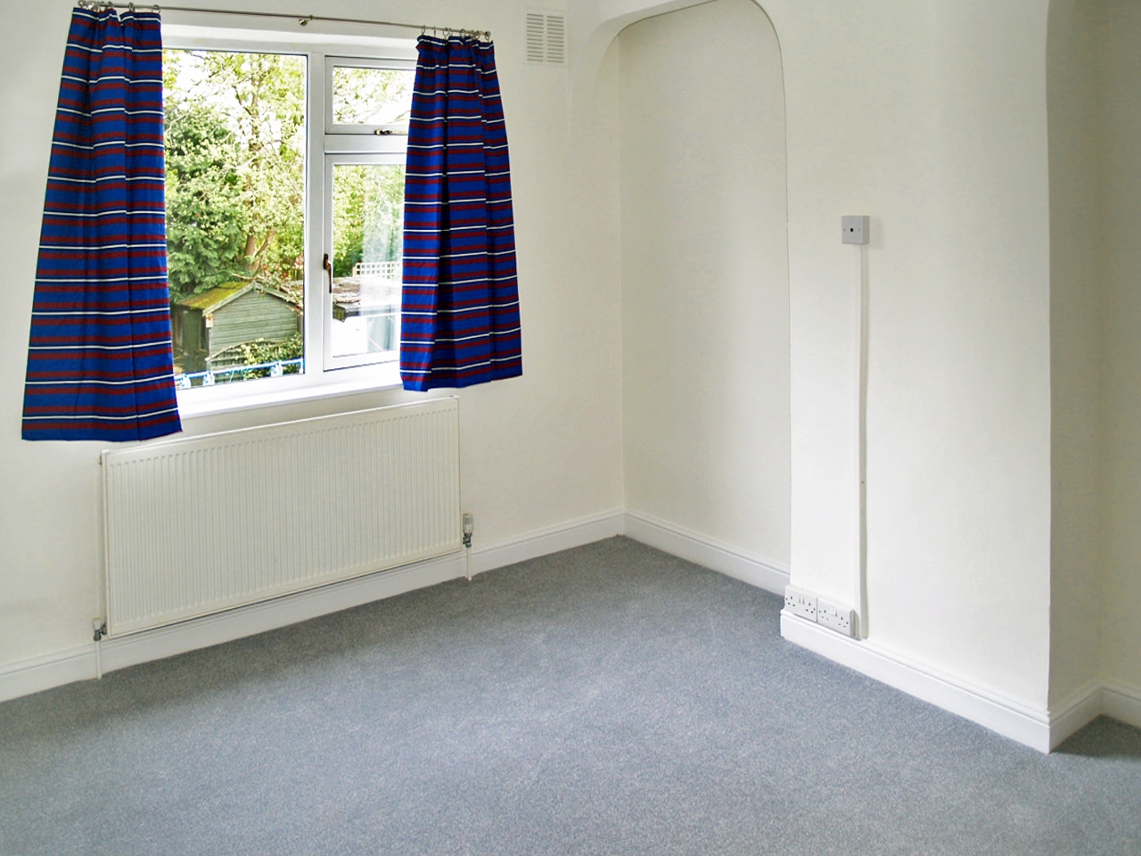 3 bedroom semi detached house SSTC in Solihull - photograph 9.