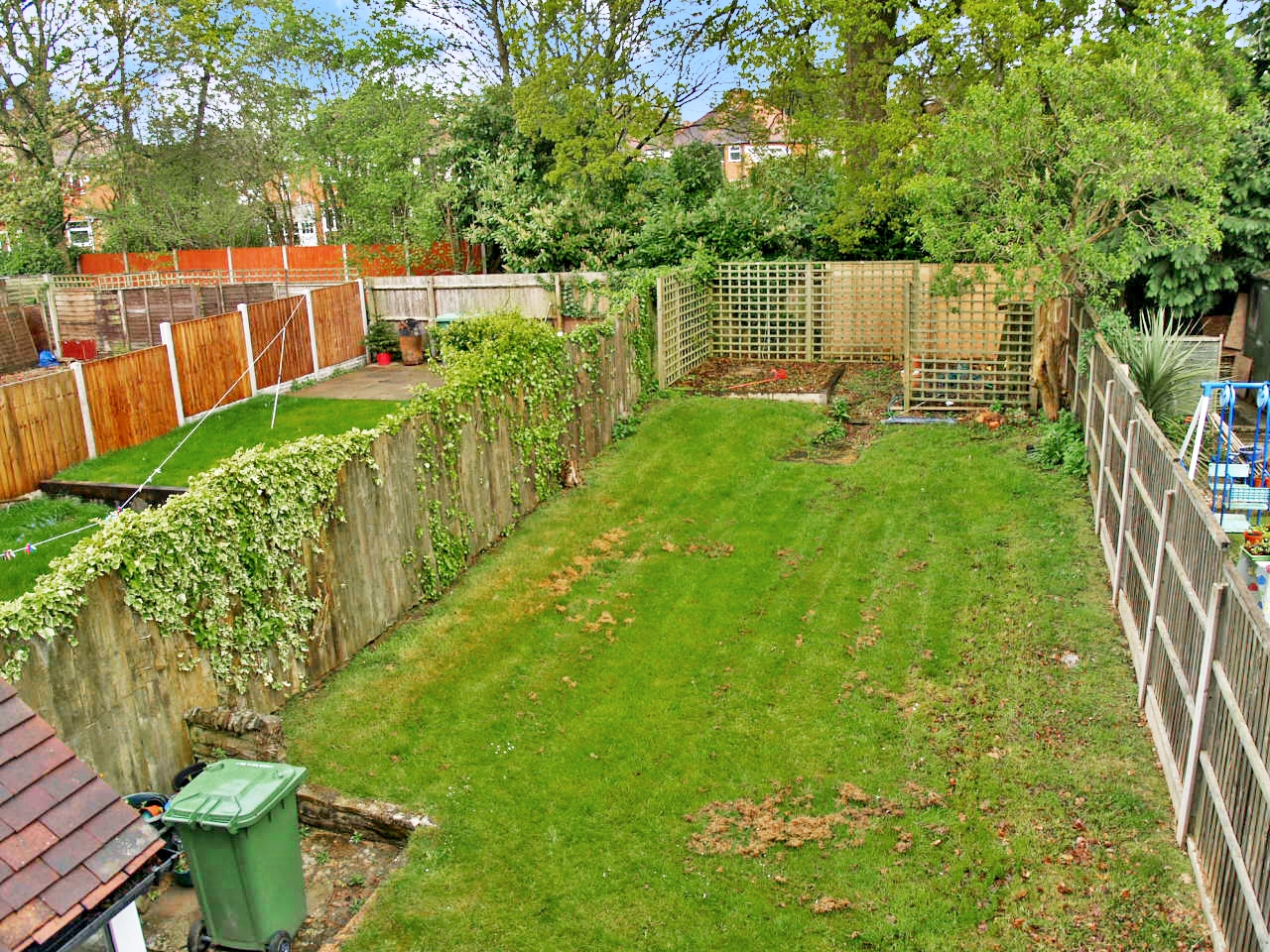 3 bedroom semi detached house SSTC in Solihull - photograph 11.