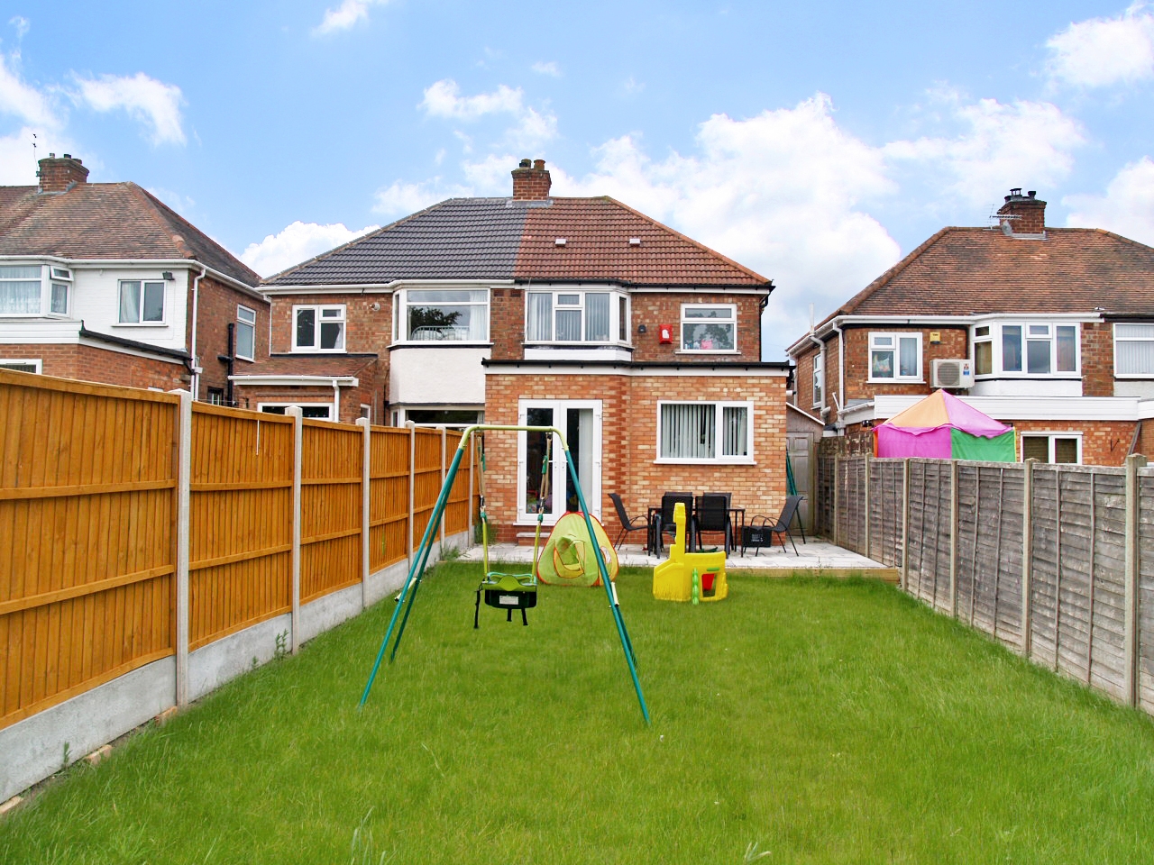 3 bedroom semi detached house SSTC in Solihull - photograph 12.