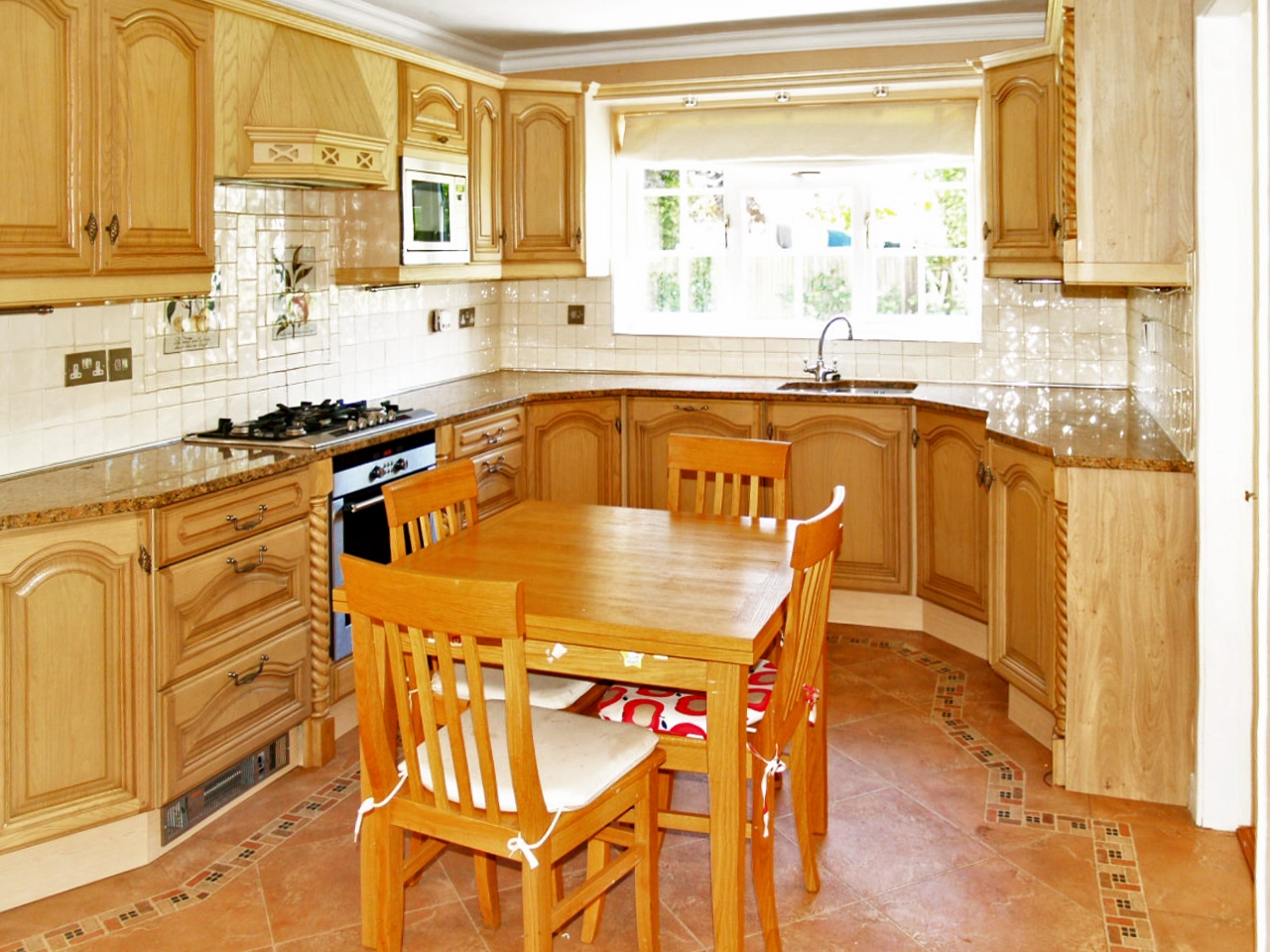 4 bedroom detached house SSTC in Solihull - photograph 4.