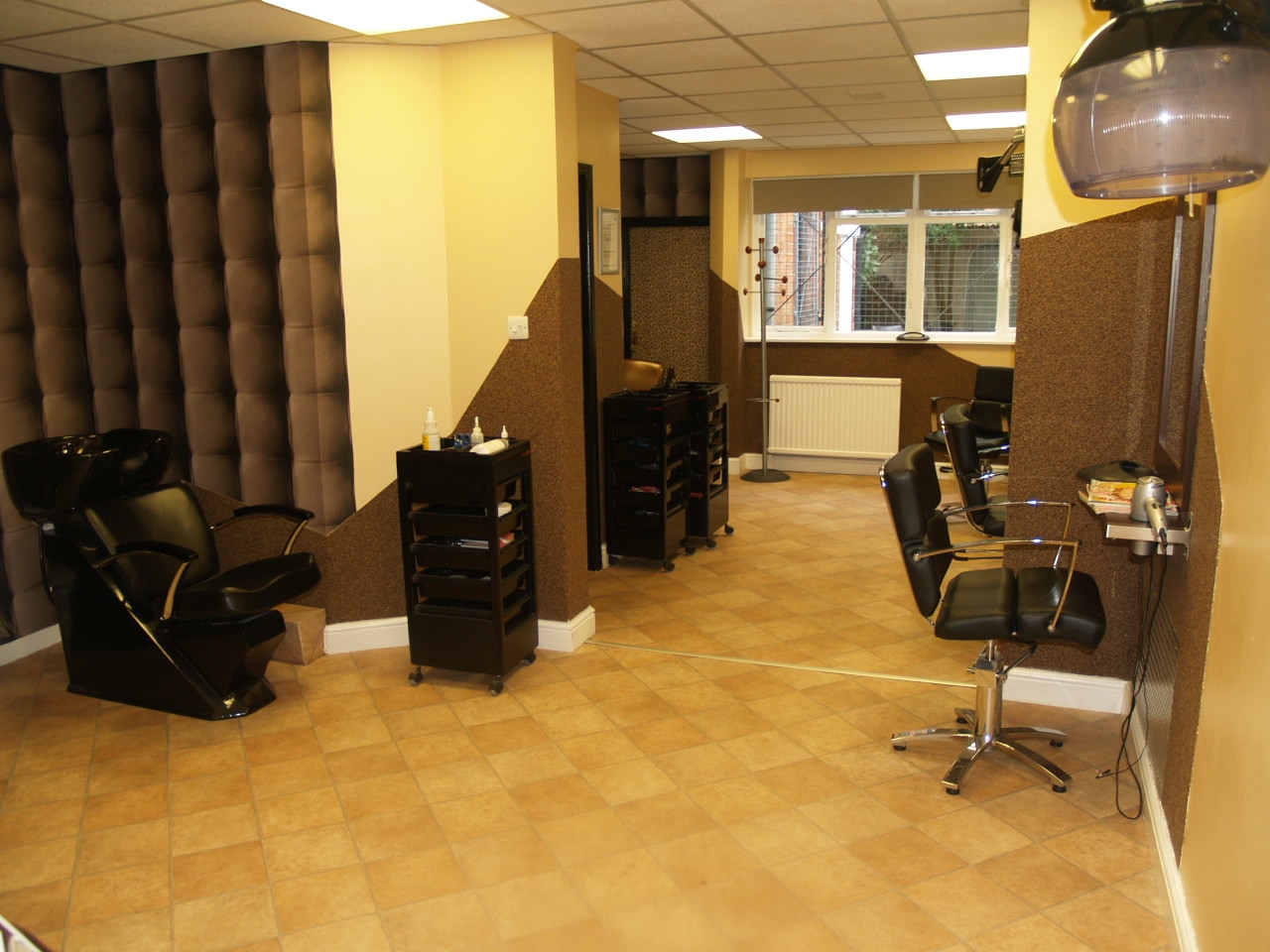 4 bedroom hairdressing salon & two apartments house SSTC in Birmingham - photograph 4.