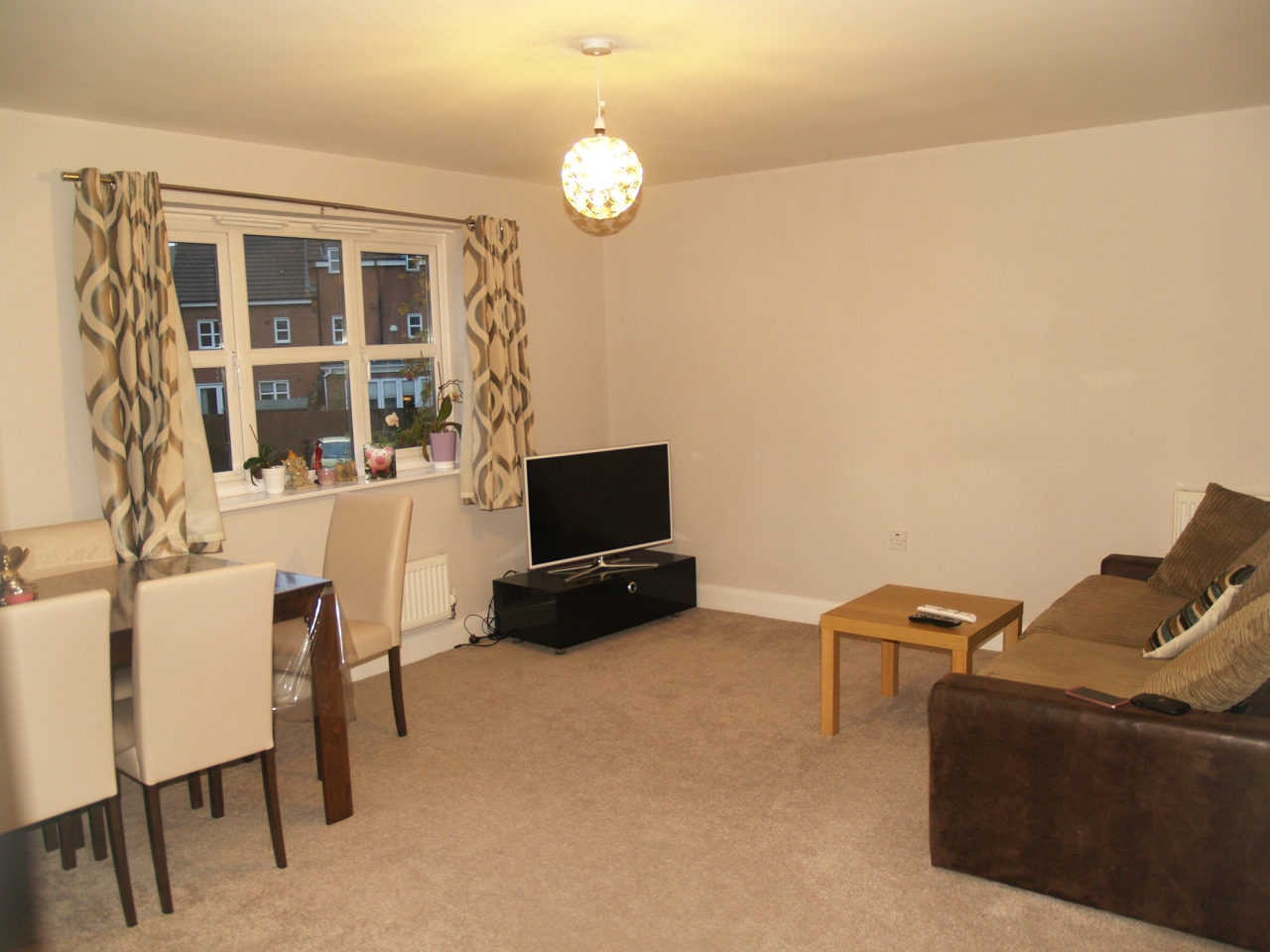 2 bedroom first floor apartment SSTC in Solihull - photograph 2.