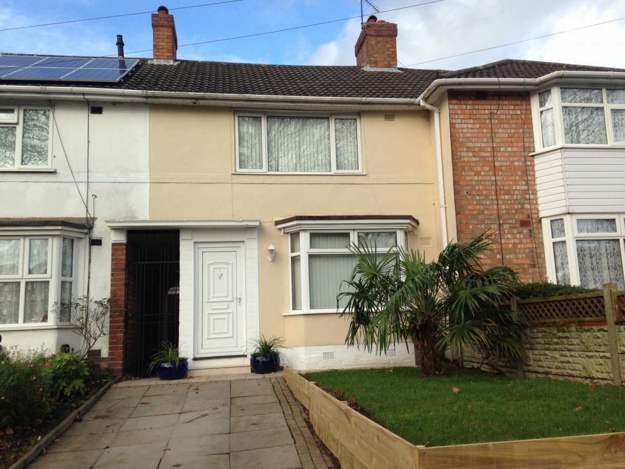 2 bedroom mid terraced house SSTC in Birmingham - photograph 1.