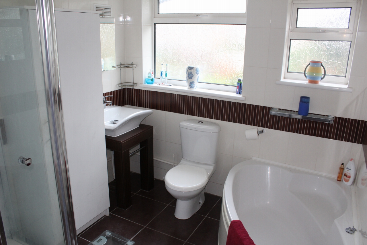 3 bedroom semi detached house SSTC in Solihull - photograph 10.