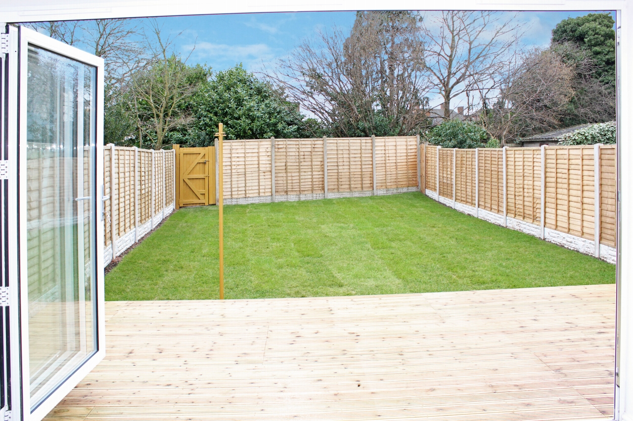 3 bedroom semi detached house SSTC in Solihull - photograph 4.