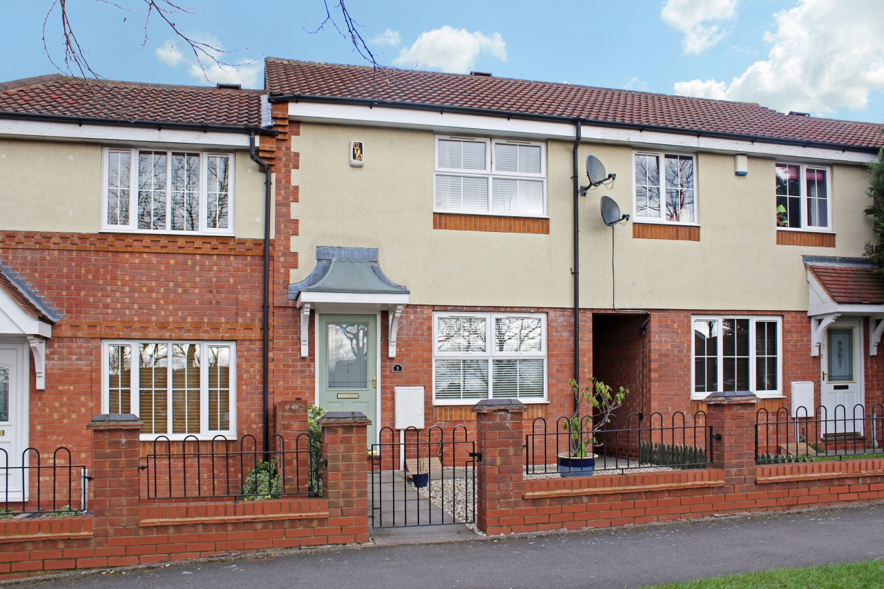 2 bedroom mid terraced house SSTC in Birmingham - photograph 1.