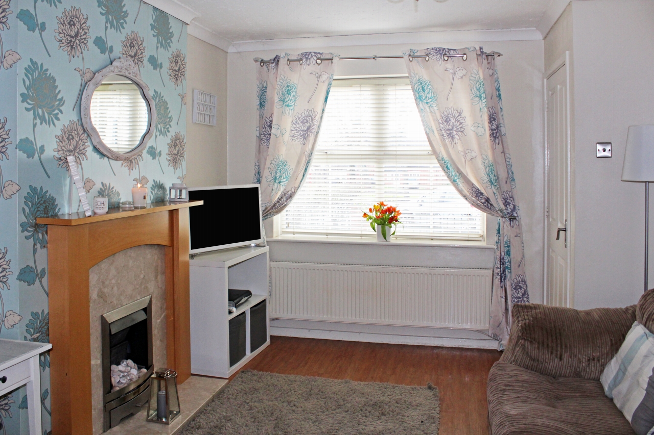 2 bedroom mid terraced house SSTC in Birmingham - photograph 2.