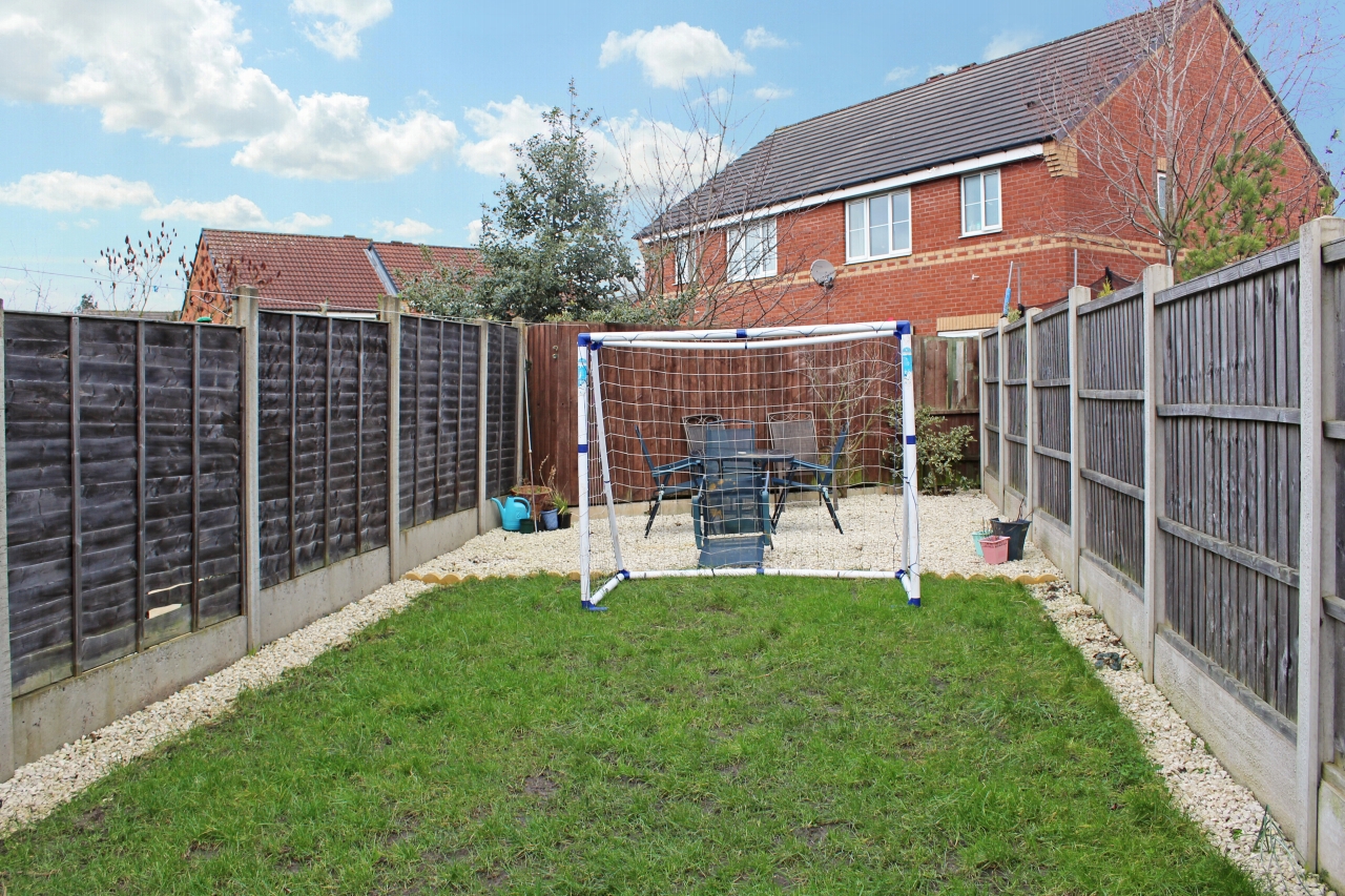 2 bedroom mid terraced house SSTC in Birmingham - photograph 9.