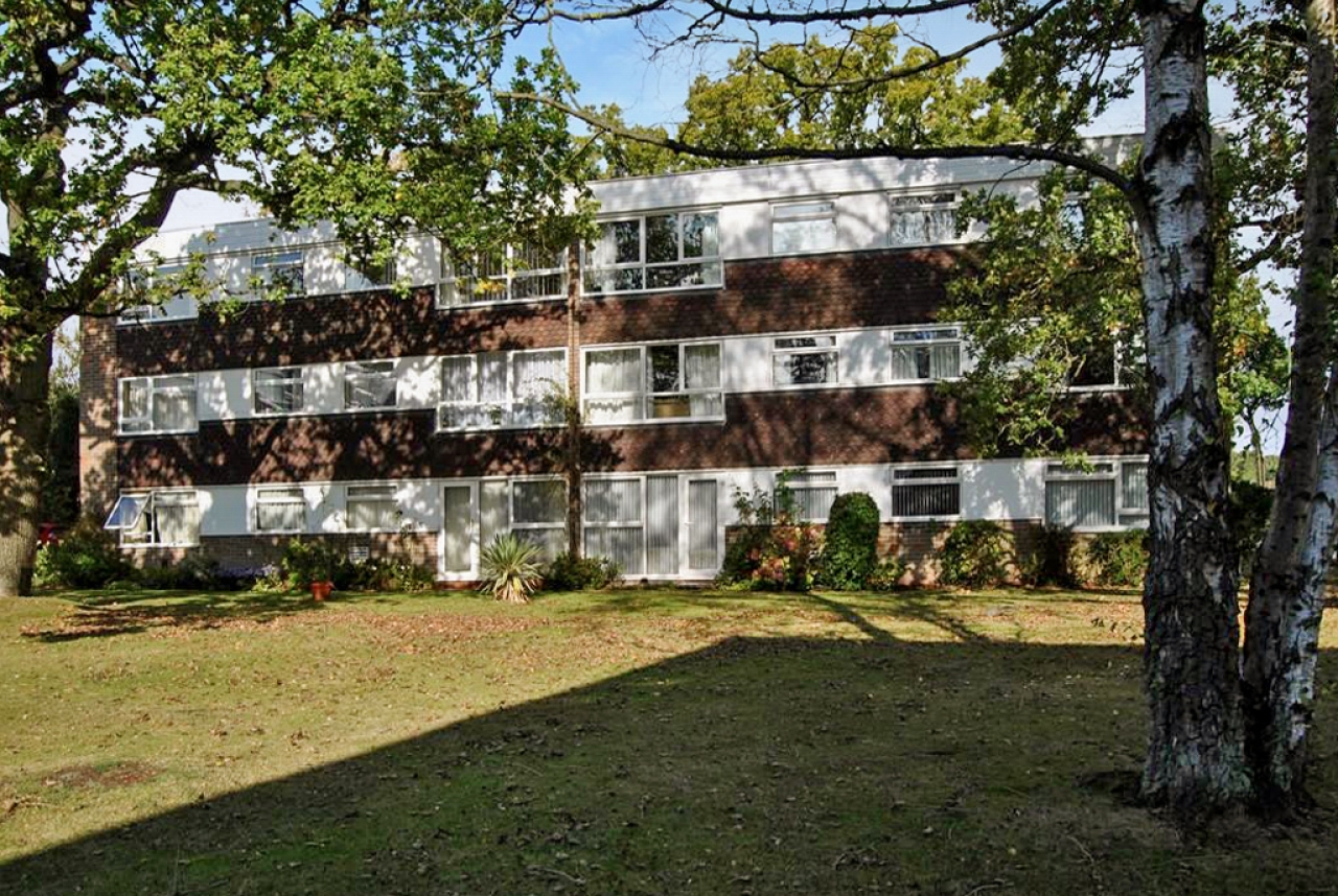 3 bedroom first floor apartment SSTC in Solihull - photograph 4.