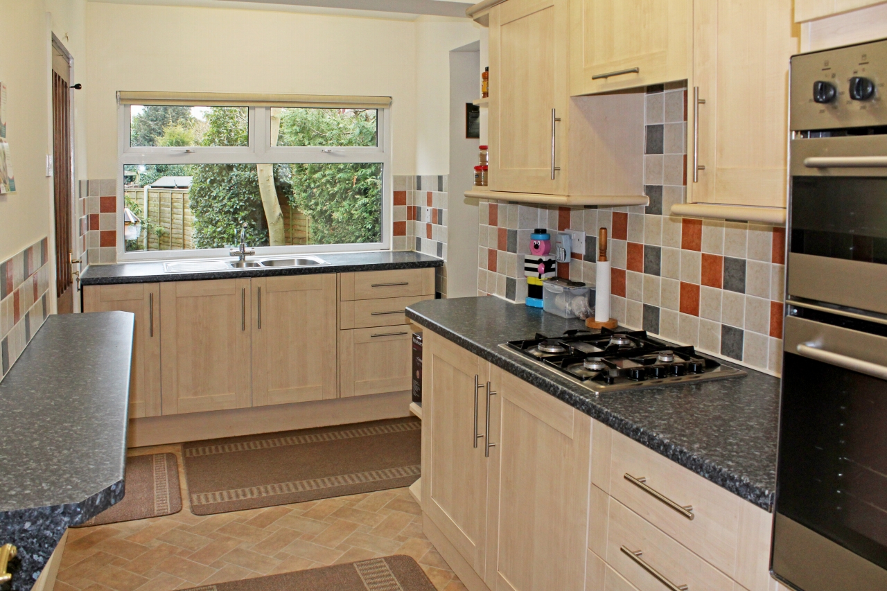 3 bedroom semi detached house SSTC in Birmingham - photograph 4.