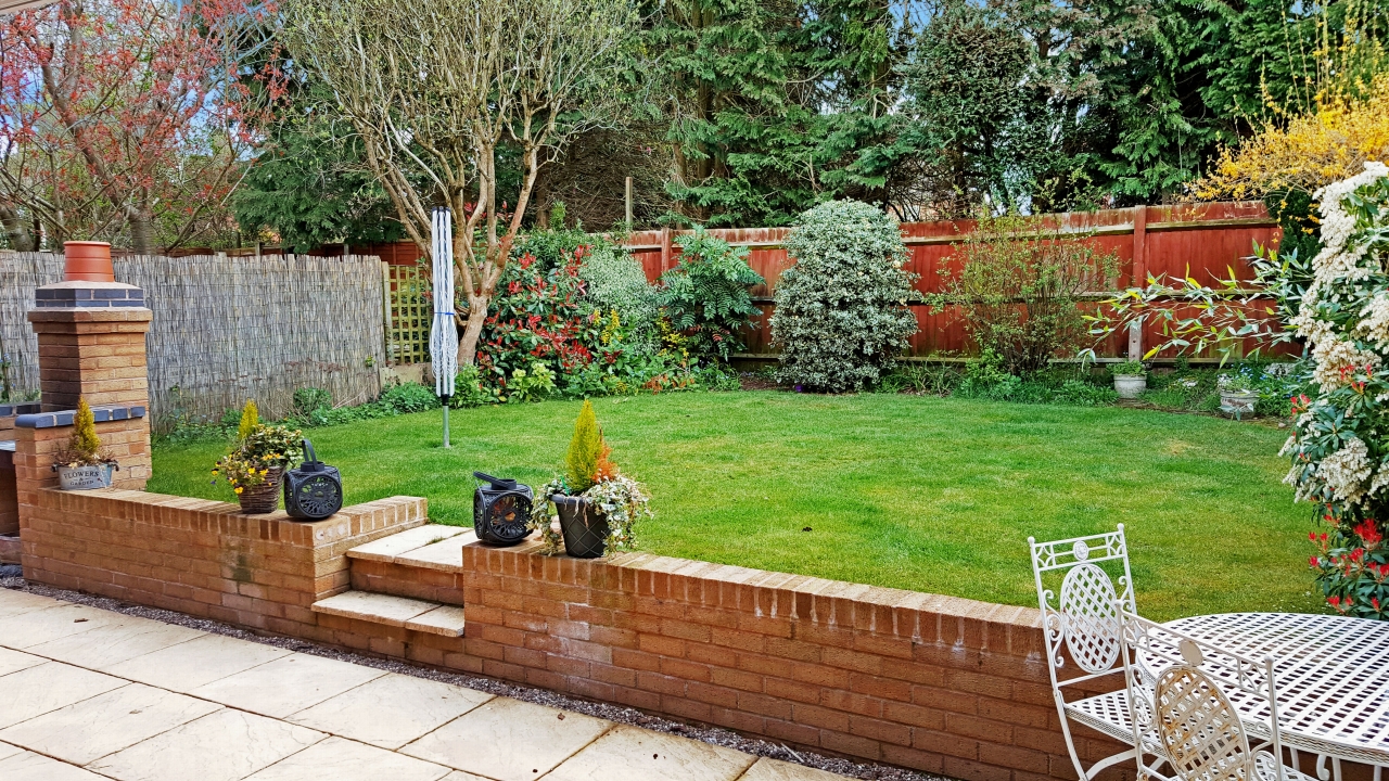 4 bedroom detached house SSTC in Solihull - photograph 4.