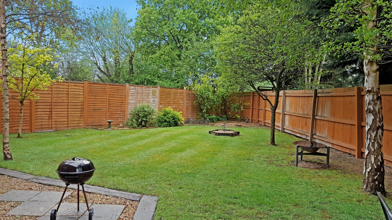 4 bedroom detached house SSTC in Solihull - photograph 3.