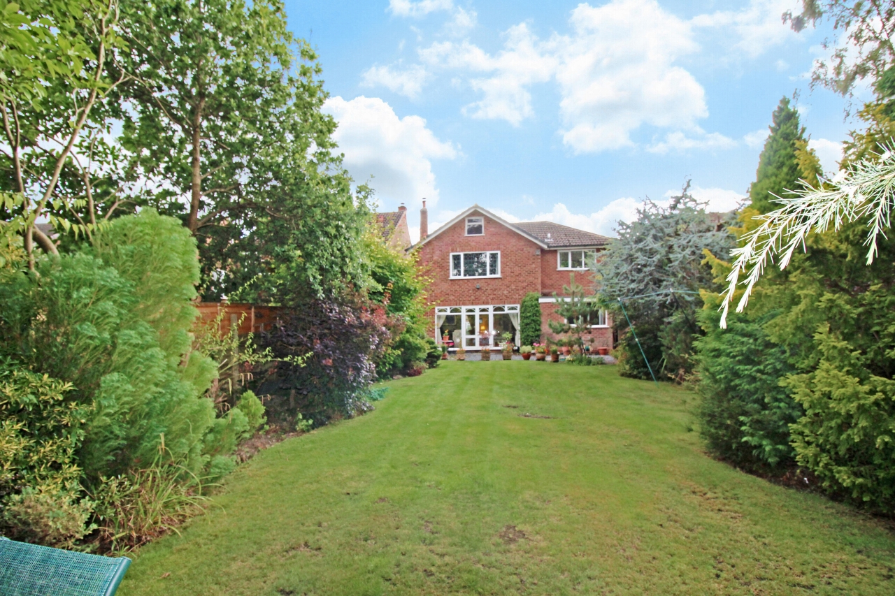 4 bedroom detached house SSTC in Solihull - photograph 3.