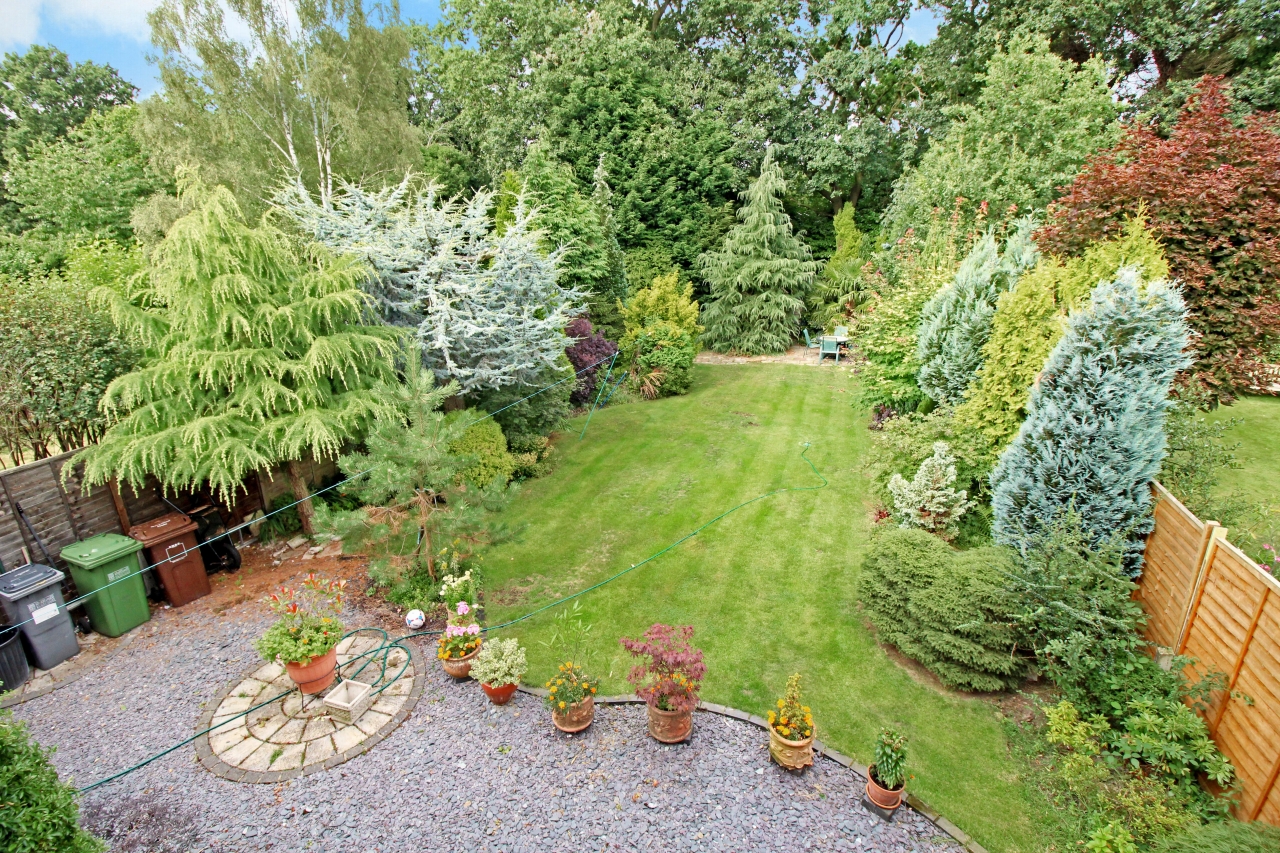 4 bedroom detached house SSTC in Solihull - photograph 13.