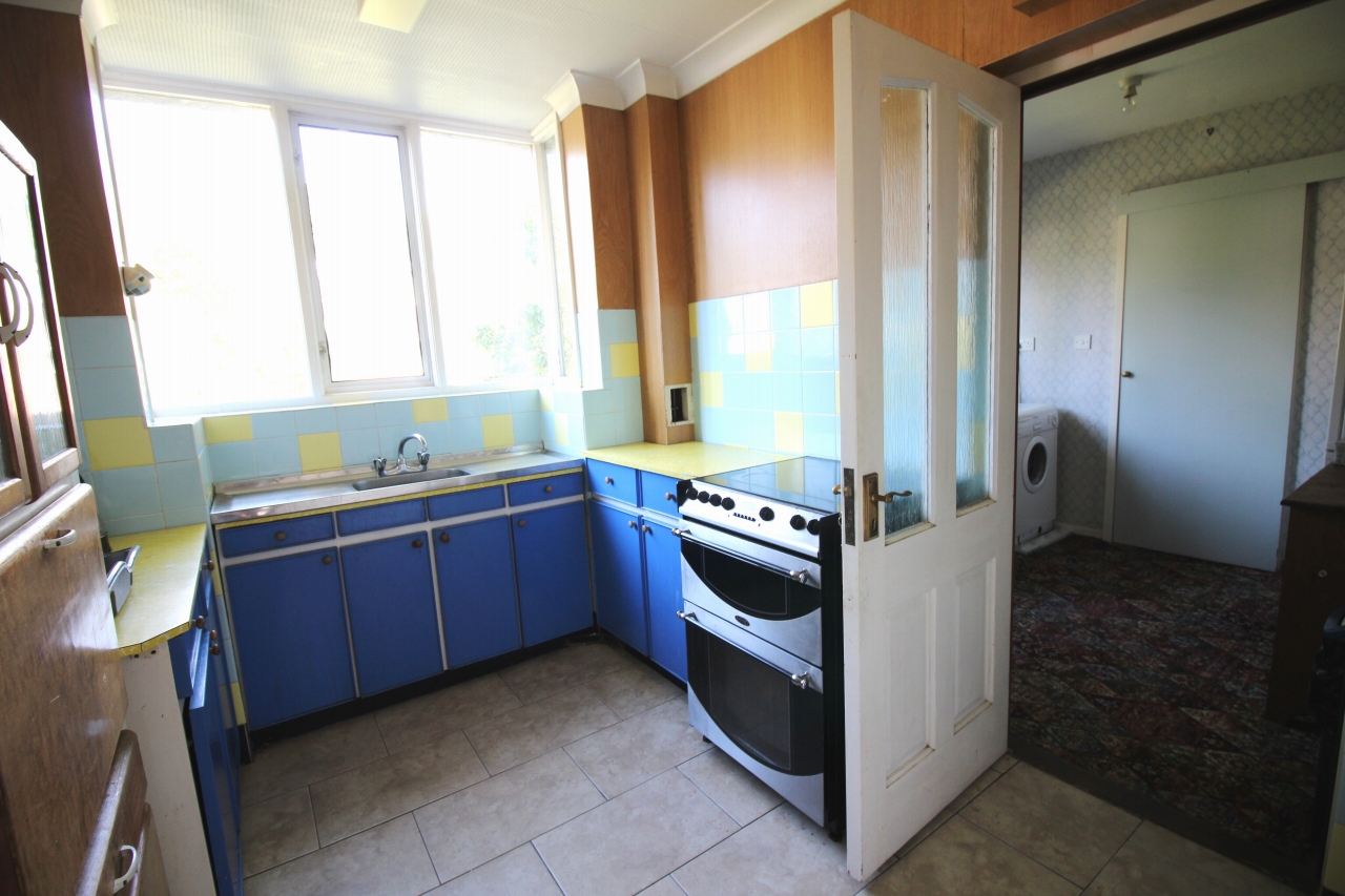 3 bedroom semi detached house SSTC in Solihull - photograph 6.