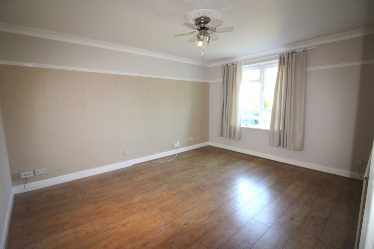 3 bedroom end terraced house Application Made in Solihull - photograph 4.