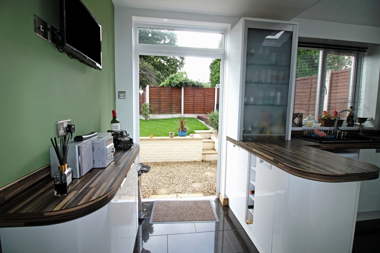 3 bedroom semi detached house SSTC in Solihull - photograph 8.