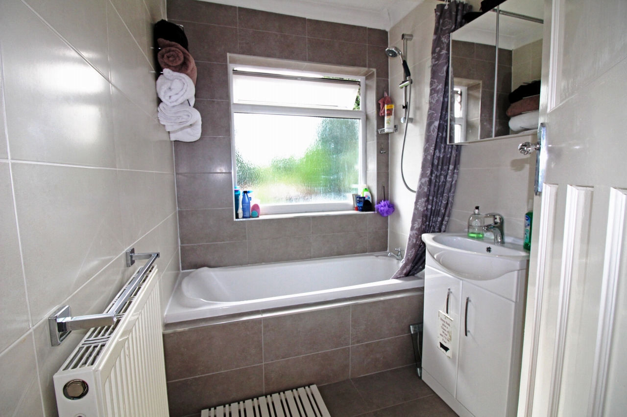 3 bedroom semi detached house SSTC in Solihull - photograph 14.