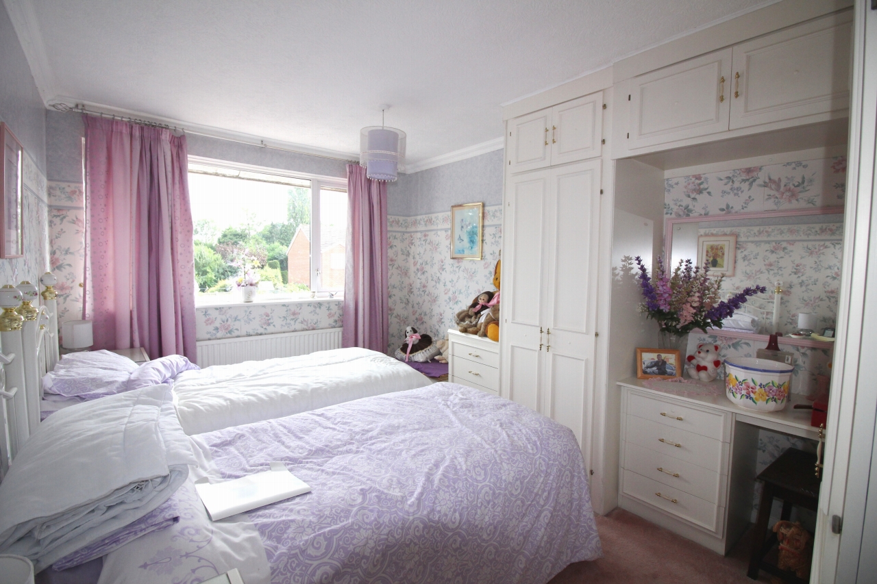 3 bedroom semi detached house SSTC in Solihull - photograph 9.