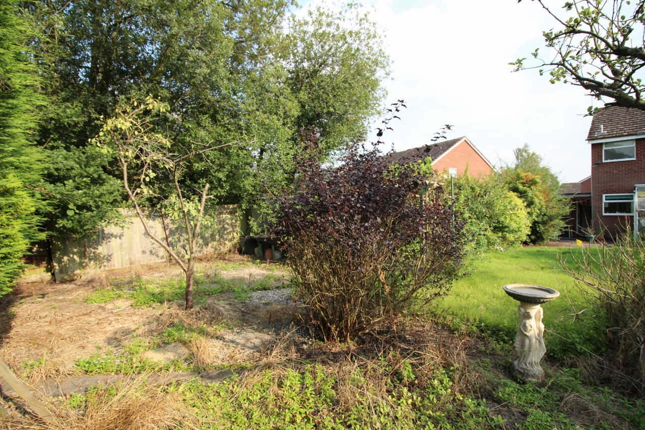 3 bedroom semi detached house SSTC in Solihull - photograph 7.