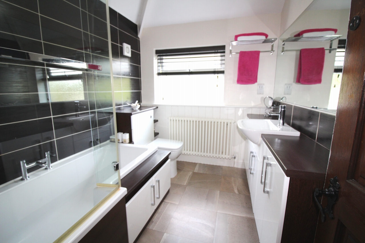 3 bedroom semi detached house SSTC in Birmingham - photograph 8.