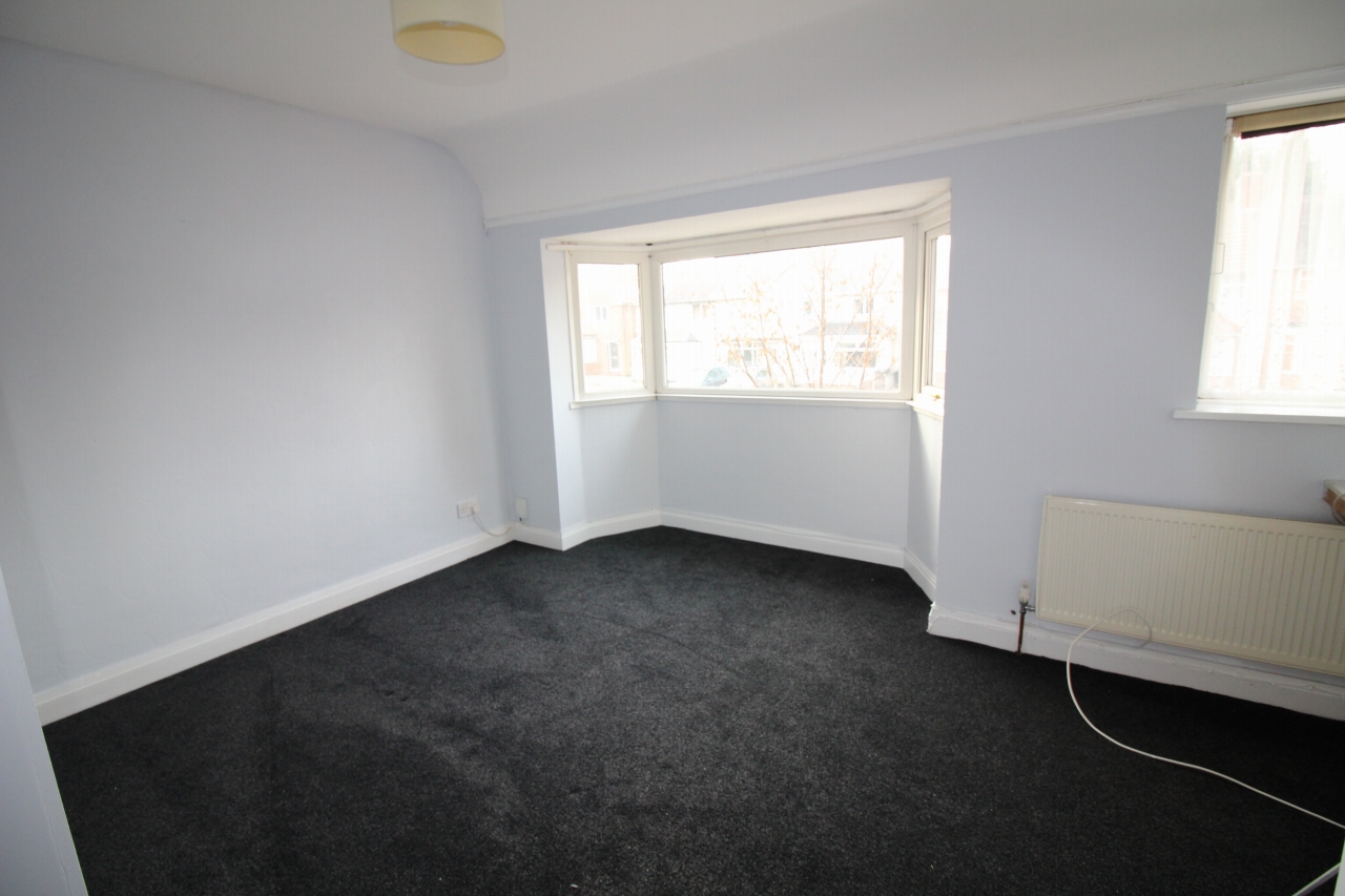 3 bedroom mid terraced house Application Made in Solihull - photograph 5.