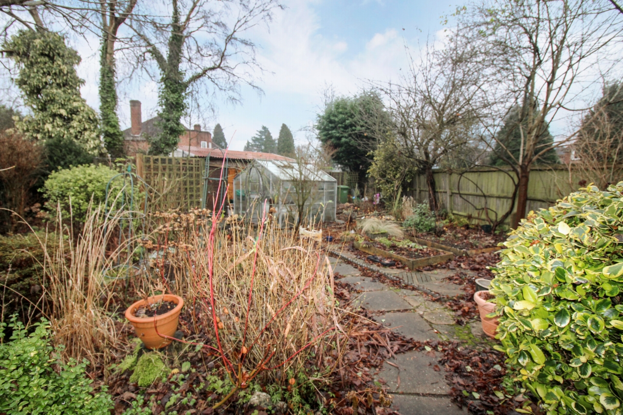 4 bedroom semi detached house SSTC in Solihull - photograph 17.