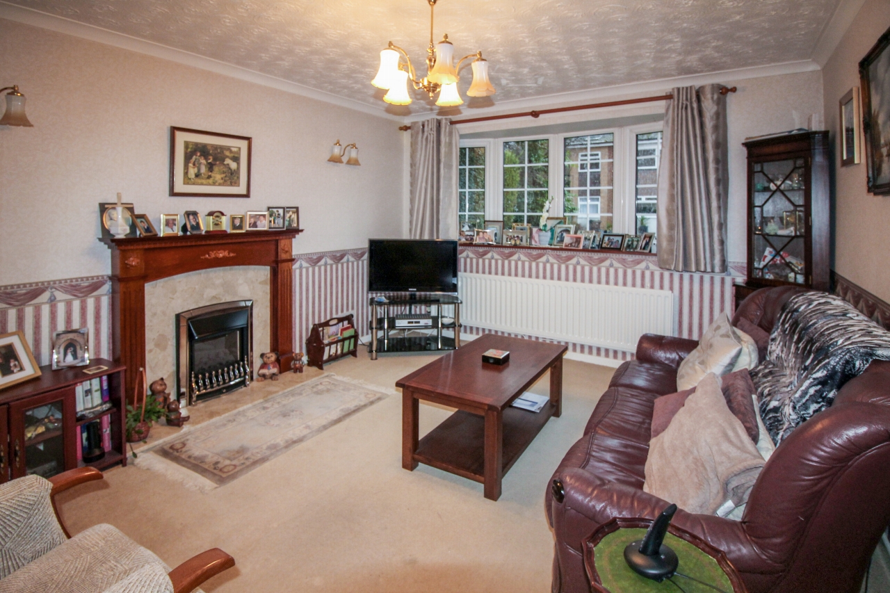 3 bedroom end terraced house SSTC in Solihull - photograph 2.