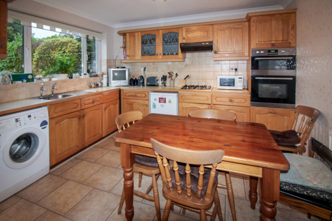 3 bedroom end terraced house SSTC in Solihull - photograph 3.